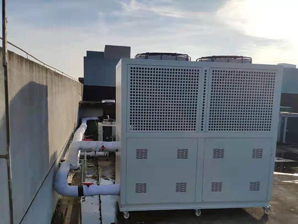 食品純水設備專用冷水機安裝現(xiàn)場